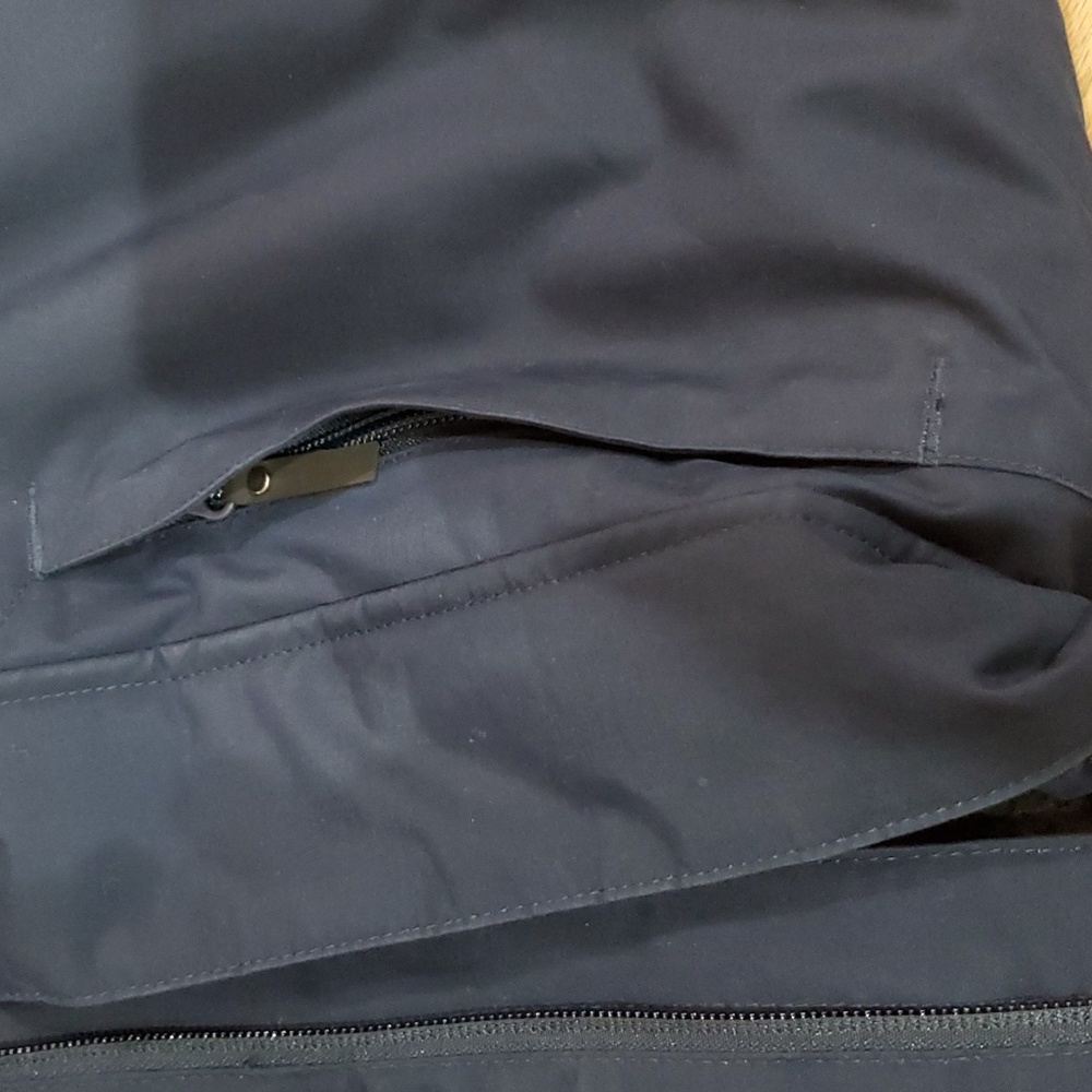 COLUMBIA  SPORTSWEAR COMPANY - Picture 10 of 16
